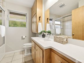 4019 SW Henderson Street, Seattle WA 98136