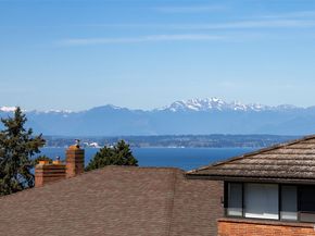 4019 SW Henderson Street, Seattle WA 98136