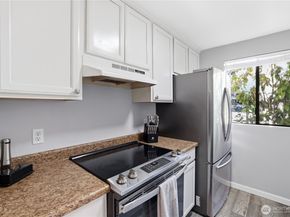 1812 SW 318th Place 28D, Federal Way WA 98023