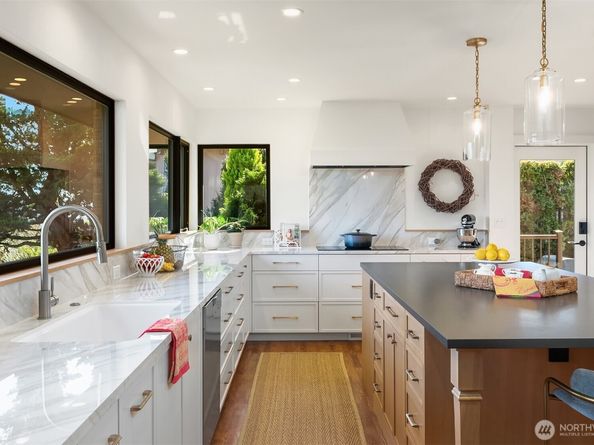 7315 51st Avenue NE, Seattle WA 98115