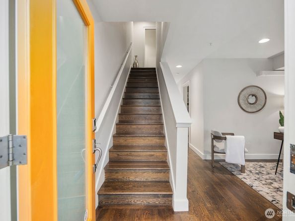 202 24th Avenue E 6, Seattle WA 98112