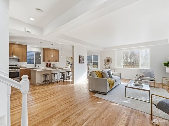 19440 77th Place NE, Kenmore WA 98028