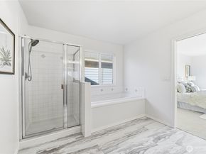 19440 77th Place NE, Kenmore WA 98028