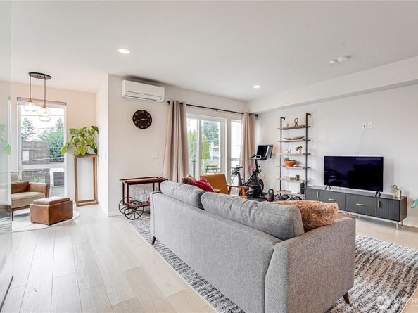 2014 E Pine Street B, Seattle WA 98122