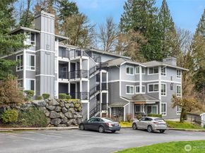 12023 NE 204th Place E302, Bothell WA 98011