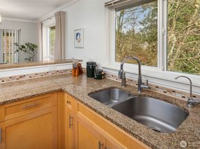 12023 NE 204th Place E302, Bothell WA 98011