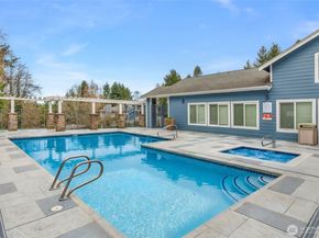 12023 NE 204th Place E302, Bothell WA 98011