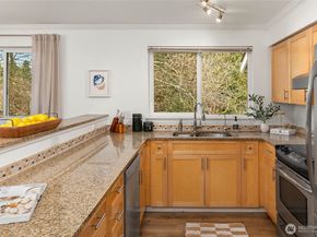 12023 NE 204th Place E302, Bothell WA 98011