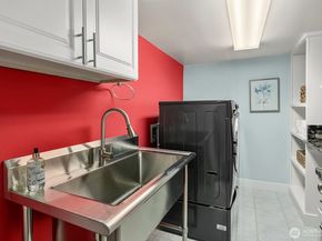 909 110th Avenue SE, Bellevue WA 98004