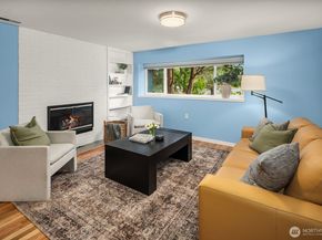 909 110th Avenue SE, Bellevue WA 98004