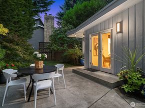 909 110th Avenue SE, Bellevue WA 98004