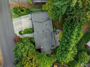 909 110th Avenue SE, Bellevue WA 98004