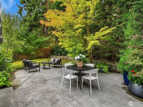 909 110th Avenue SE, Bellevue WA 98004