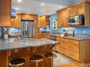 909 110th Avenue SE, Bellevue WA 98004