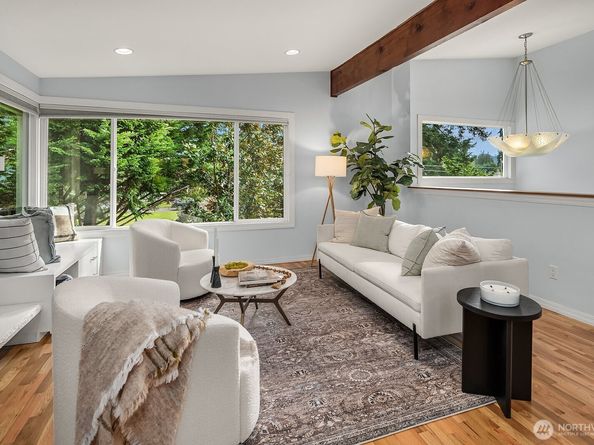 909 110th Avenue SE, Bellevue WA 98004