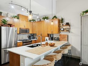 1840 25th Avenue NE 411, Issaquah WA 98029