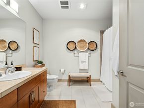 1840 25th Avenue NE 411, Issaquah WA 98029