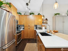 1840 25th Avenue NE 411, Issaquah WA 98029