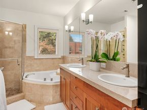 719 2nd Avenue W 202, Seattle WA 98119