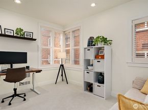 719 2nd Avenue W 202, Seattle WA 98119