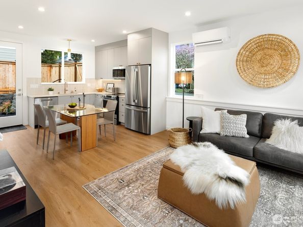 8841 Earl Avenue NW, Seattle WA 98117