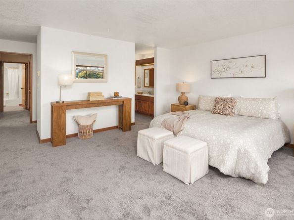 1071 4th Avenue S 302, Edmonds WA 98020