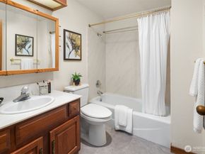 1071 4th Avenue S 302, Edmonds WA 98020