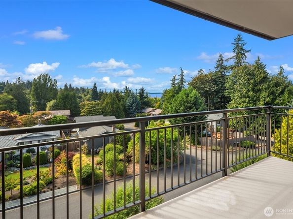 1071 4th Avenue S 302, Edmonds WA 98020