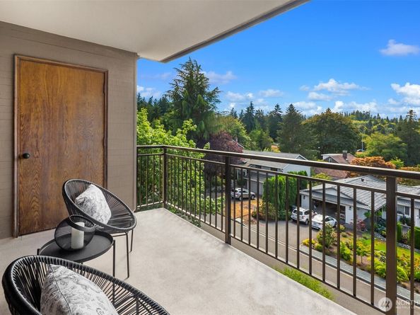 1071 4th Avenue S 302, Edmonds WA 98020