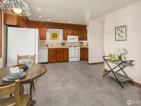 1071 4th Avenue S 302, Edmonds WA 98020