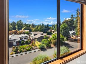 1071 4th Avenue S 302, Edmonds WA 98020