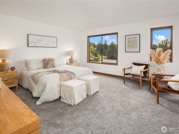 1071 4th Avenue S 302, Edmonds WA 98020
