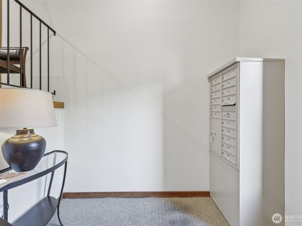1071 4th Avenue S 302, Edmonds WA 98020