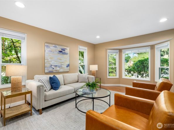 24209 SE 45th Street, Sammamish WA 98029