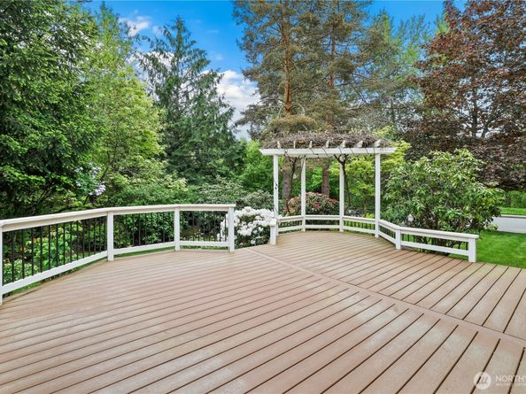 24209 SE 45th Street, Sammamish WA 98029