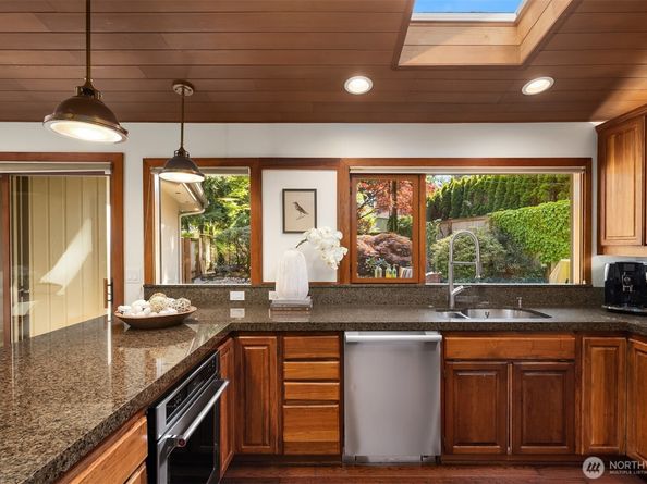 10250 SE 21st Street, Bellevue WA 98004