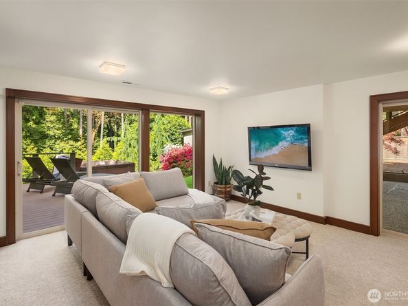 10250 SE 21st Street, Bellevue WA 98004