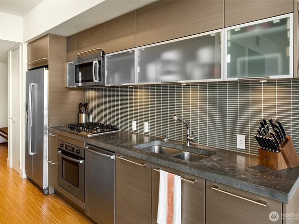 820 Blanchard Street 1504, Seattle WA 98121