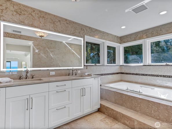 16331 Maplewild Avenue SW, Burien WA 98166
