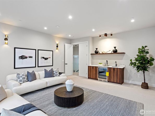 14 158th Place NE, Bellevue WA 98008