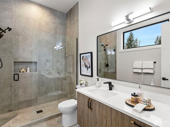 14 158th Place NE, Bellevue WA 98008