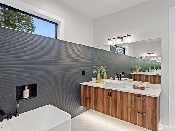 14 158th Place NE, Bellevue WA 98008