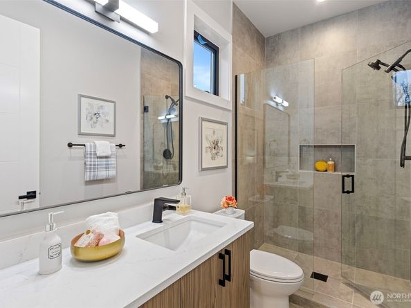 14 158th Place NE, Bellevue WA 98008