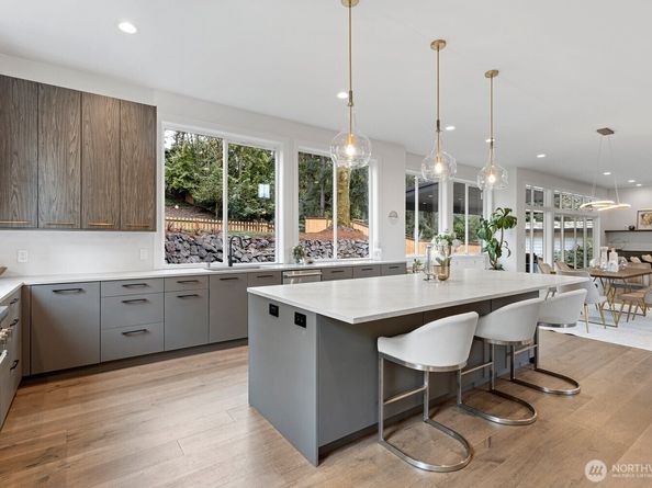 14 158th Place NE, Bellevue WA 98008