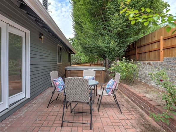 20024 100th Avenue SE, Kent WA 98031