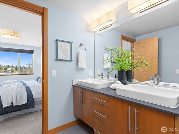 4710 37th Avenue SW B, Seattle WA 98126