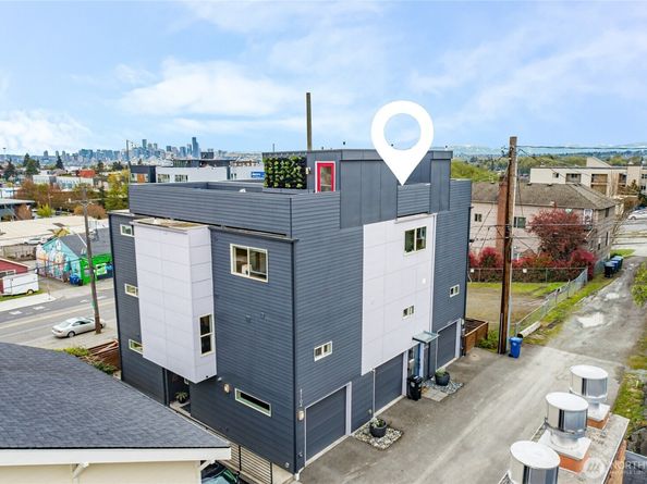 4710 37th Avenue SW B, Seattle WA 98126