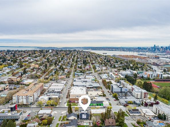 4710 37th Avenue SW B, Seattle WA 98126