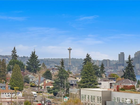 4710 37th Avenue SW B, Seattle WA 98126