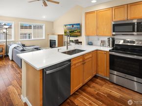 7301 5th Avenue NE 403, Seattle WA 98115